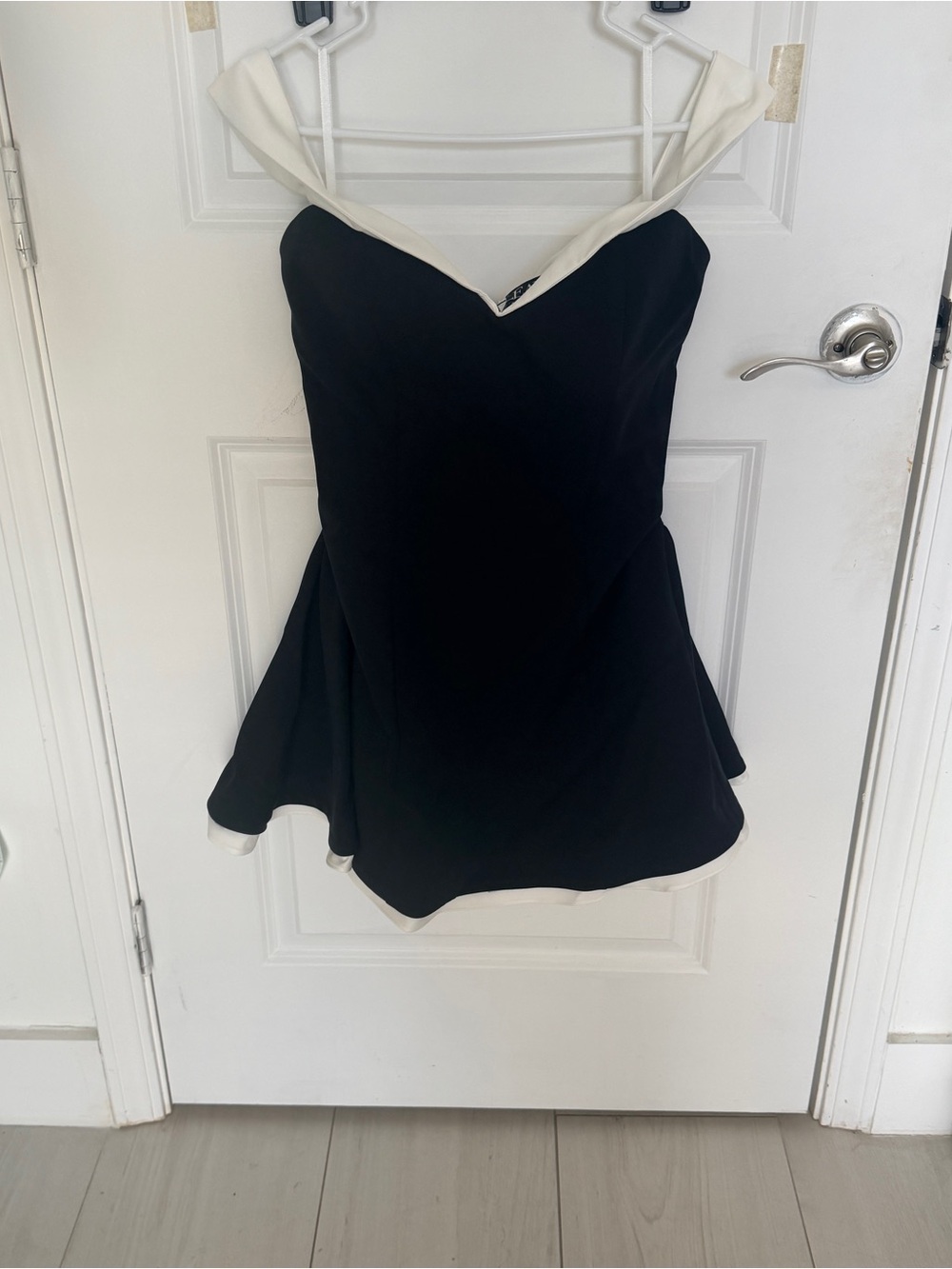 NWT LEAU Ramona Contrast Corset Babydoll Mini Dress Black White Size Medium - Picture 13 of 13